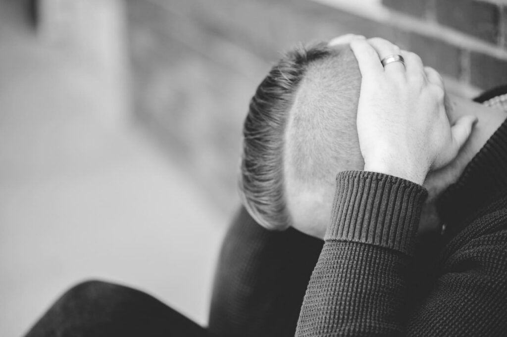 Sprzątanie po&nbsp;samobójstwie – procedura, koszt, wsparcie psychologiczne