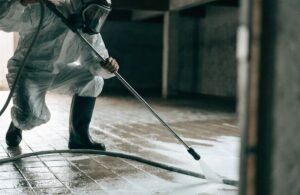 Sprzątanie po fekaliach i wybiciu kanalizacji – dlaczego to biohazard